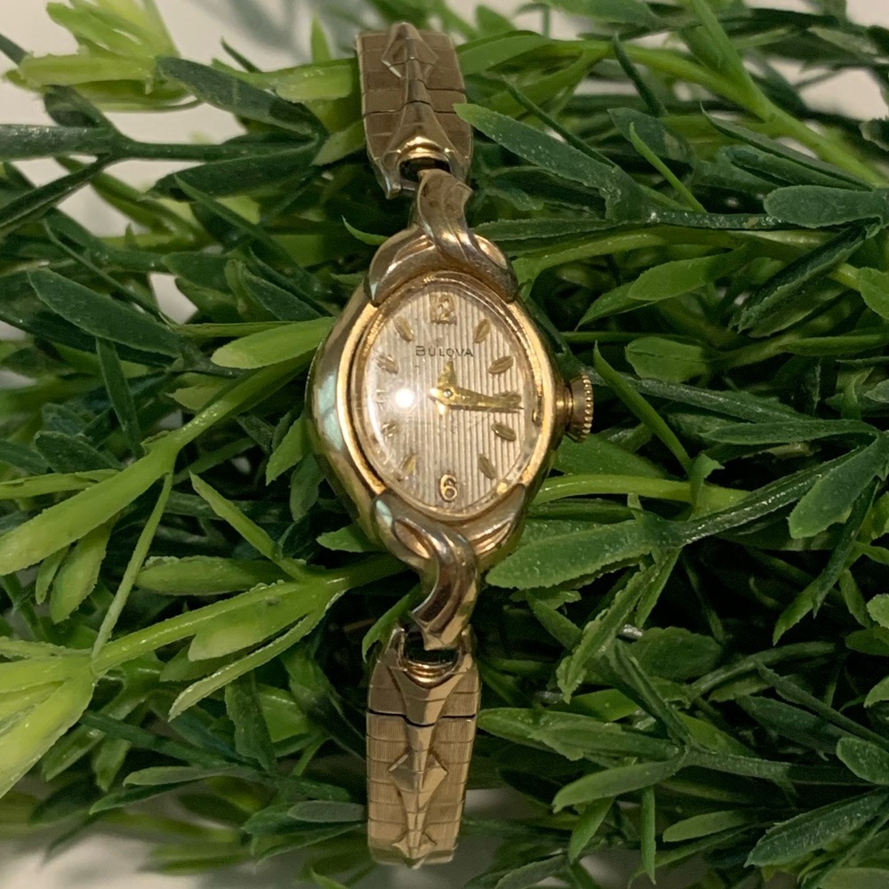 Vintage Women’s Bulova 17 Jewels Wristwatch (Not Working)